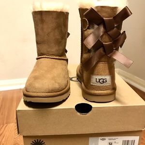 NIB UGG kids Bailey bow II, 3 sizes.